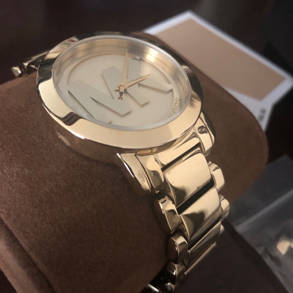 Micheal kors gold watch - Picture 3 of 4